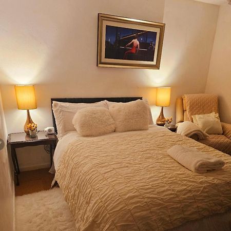 Cuisinease Apartment Олертън Екстериор снимка